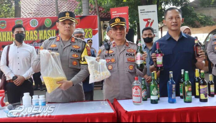Polres Purwakarta Lakukan Pemusnahan Ribuan Botol Miras Dan Obat Terlarang