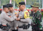 Kapolri Beri Penghargaan Pin Emas Kepada Prajurit TNI Dan Anggota Polri Yang Tergabung Dalam Satgas Operasi Damai Cartenz 2023