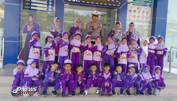 Gencar Lakukan Program Polsanak, Polres Purwakarta Kenalkan Tupoksi Polri Ke Anak TK