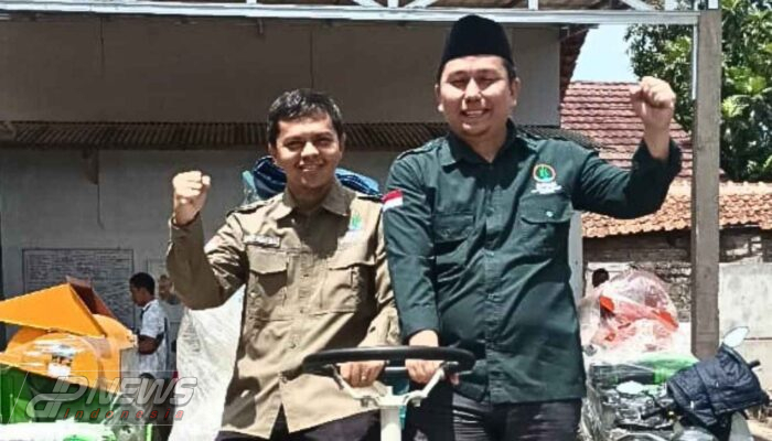 Asep Guntara Dan Irwan Gunawan Serahkan Mesin Pertanian Multiguna