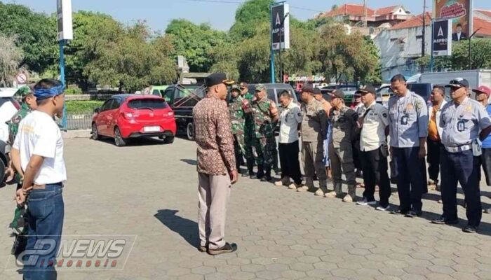 Koramil 1902 Bersama Muspika Plered Lakukan Karya Bakti Pembersihan Pasar Kuliner Plered