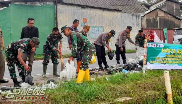 Koramil 1705 Cikijing Laksanakan Karya Bakti Pembersihan Sampah