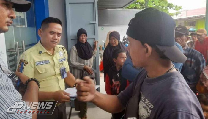 Bertanya Cek Print Out Koran Oknum Satpam Bank BRI Cibuaya Harus Videokan Nasabah