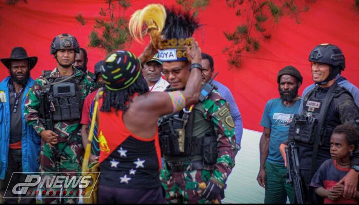Sebagai Warga Kehormatan Dansatgas TNI 300 Siliwangi Diberikan Gelar Kagoya Dari Kepala Suku Besar Suku Dani Gome Papua