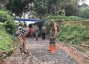 Permudah Akses Warga, Babinsa Terlibat Karya Bakti Perbaikan Jalan