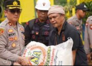 Polres Purwakarta Rasa Wujud Kepedulian Terhadap Masyarakat Salurkan Bantuan Untuk Korban Tanah Longsor