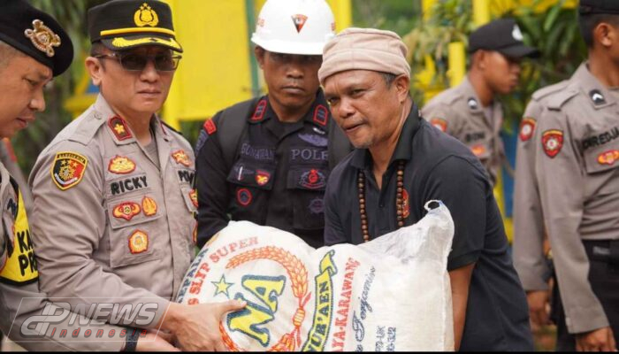 Polres Purwakarta Rasa Wujud Kepedulian Terhadap Masyarakat Salurkan Bantuan Untuk Korban Tanah Longsor