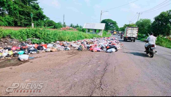 Sampah Di Pinggir Jalan Jadi Sorotan Pengguna Jalan