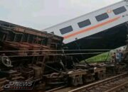 Kereta Api Turangga Tabrakan Dengan KA Lokal Bandung Raya
