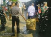 Koramil 1902 Bersama Jajaran Polsek Plered serta Kepala UPTD Pasar Citeko, Lakukan Karya Bakti Pembersihan Pasar Citeko