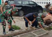 Karya Bakti TNI Kodim 0619, Koramil 1904 Gelar Jumsih Pembersihan Masjid Jami Al-Ikhlas