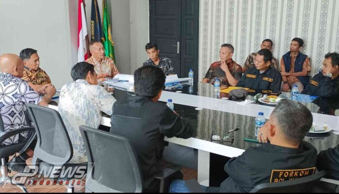 Audiensi Dinas Disperkimtan dan Forkom Disperkimtan Kabupaten Bekasi Menerima Perwakilan Forkom
