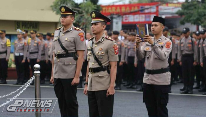 Kapolres Cianjur Pimpin Upacara Serah Terima Jabatan Kasat Lantas serta Korps Raport Kenaikan Pangkat Pengabdian