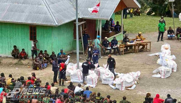 Sinergitas TNI Polri di Sinak Memastikan Keamanan Pemilu 2024 di Distrik Sinak Papua