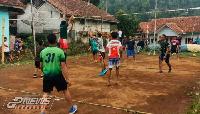 Olahraga Bersama Warga, Salah Satu Cara Satgas TMMD Dekatkan Diri Dengan Warga