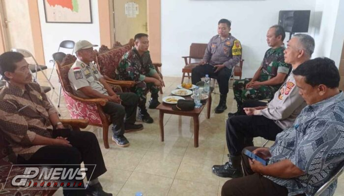 Gelar Jumat Curhat, Kapolsek Maja Dengarkan Keluhan Masyarakat