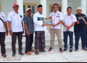 Penyerahan Anugerah Golden Awards Iwo Indonesia Pada Tokoh Masyarakat Indramayu