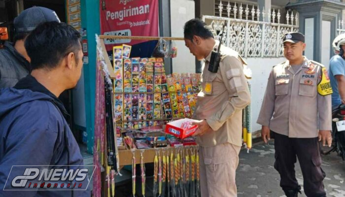 Kanit Reskrim Polsek Maja Imbau Pedagang Kembang Api Untuk Tidak Menjual Petasan Selama Bulan Ramadhan