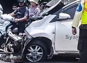 Dua Kendaraan Roda Empat Tertabrak di Perlintasan Kereta Api Di Bekasi