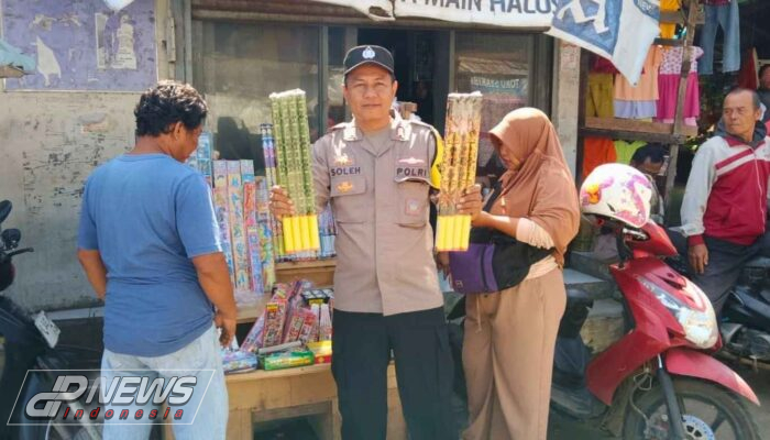 Bhabinkamtibmas Desa Maja Selatan Beri Himbauan Kepada Penjual Petasan