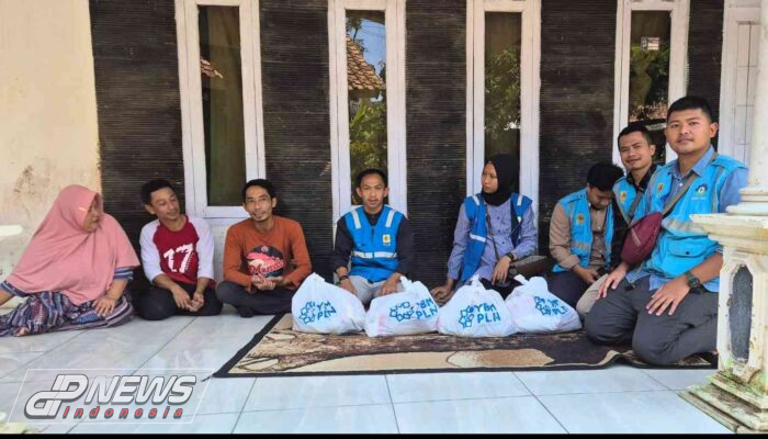 Korban Banjir di Kampung Nambo Terima Bantuan Paket Sembako Dari Yayasan Baitul Mall PLN Mande