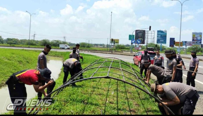 Kasat Samapta Polres Majalengka Pimpin Pembuatan Pos Ketupat Lodaya 2024