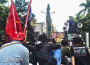Aksi Buruh Gelar Unjuk Rasa di Pemda Kabupaten Bekasi Tolak PHK Masal