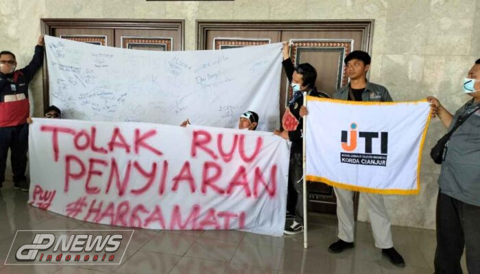 Aksi Tolak RUU Penyiaran, Para Jurnalis Berorasi di Gedung DPRD Cianjur