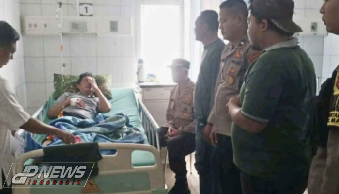 Bentuk Kepedulian Pimpinan Kepada Anggota Kapolsek Maja Jenguk Anggotanya Yang Sakit