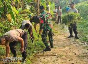 Bersama Warga, Polisi di Purwakarta Gelar Kegiatan Jumat Bersih