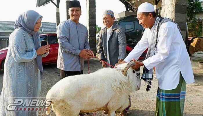 Wujud Syukur Dandim Serahkan Hewan Qurban 1445 H 2024