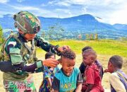 Layanan Pangkas Rambut Gratis Bagi Anak-anak Papua dari Satgas Yonif 323 Buaya Putih