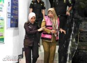 Tersangka Kasus Tipikor Kades Karang Rahayu di Amankan Kejari Kabupaten Bekasi
