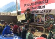 Keceriaan dan Semangat Anak-Anak di Sekolah Darurat Satgas Mobile Yonif 323 Buaya Putih