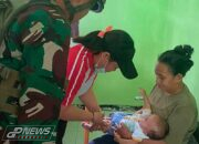 Satgas Yonif 762/VYS Bantu Puskesmas Berikan Imunisasi Balita