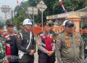 Polres Purwakarta Bantu Satpol PP Tertibkan Baliho Bakal Calon Bupati Yang Tak Berizin