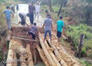 Jembatan Desa Tunas Karya Sikara kara II Rusak Berat Akibat Diterjang Banjir