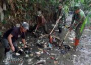 Sampah di Anak Sungai Cikundul Kembali Dibersihkan Satgas Citarum Harum Sektor 12