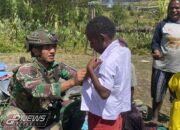 TNI Manunggal Dengan Rakyat, Satgas Yonif 323 Keliling Kampung Mengatasi Kesulitan Masyarakat