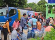 Paslon Nomor 2, Tim Yakin Bersiaga Memberikan Bantuan Air Bersih Yang Kerisis Kekeringan Di Purwakarta