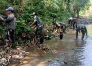 Kompak Satgas Citarum Sektor 12 Bersihkan Sampah Di Sungai Bersama Warga