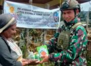 Tingkatkan Produktivitas Lahan Kosong, Satgas Yonif 323 TK Eromaga Berikan Bibit Sayuran