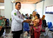 Kades Jatimekar Bagikan Makanan Bergizi Ke 28 KPM Atasi Stunting 