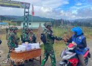 Satgas Yonif 323 Buaya Putih Bagikan Makan Siang Gratis untuk Masyarakat Pedalaman