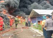 Penampungan Ban Bekas Di Kecamatan Mande Cianjur Terbakar