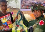 Satgas Yonif 323 Kostrad Bersama Masyarakat Hias Tempat Ibadah Titik Kuat Eromaga Sambut Natal