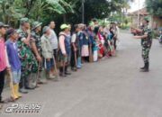 Anggota TNI Satgas Citarum Harum Sektor 12 Sosialisasikan Program Kepada Warga