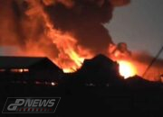 Kebakaran Hebat Landa Gudang Bizhub di Tambun Bekasi, Merembet ke GOR Ponpes Yapink Putra