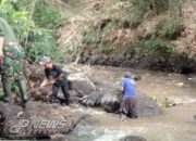 Satgas Citarum Harum Sektor 12 Bersihkan Aliran Sungai Cibalagung