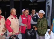 DPC PDI-P Berbagi Makan Sahur dan Buka Puasa Ke Warga Terdampak Banjir Cikaobandung